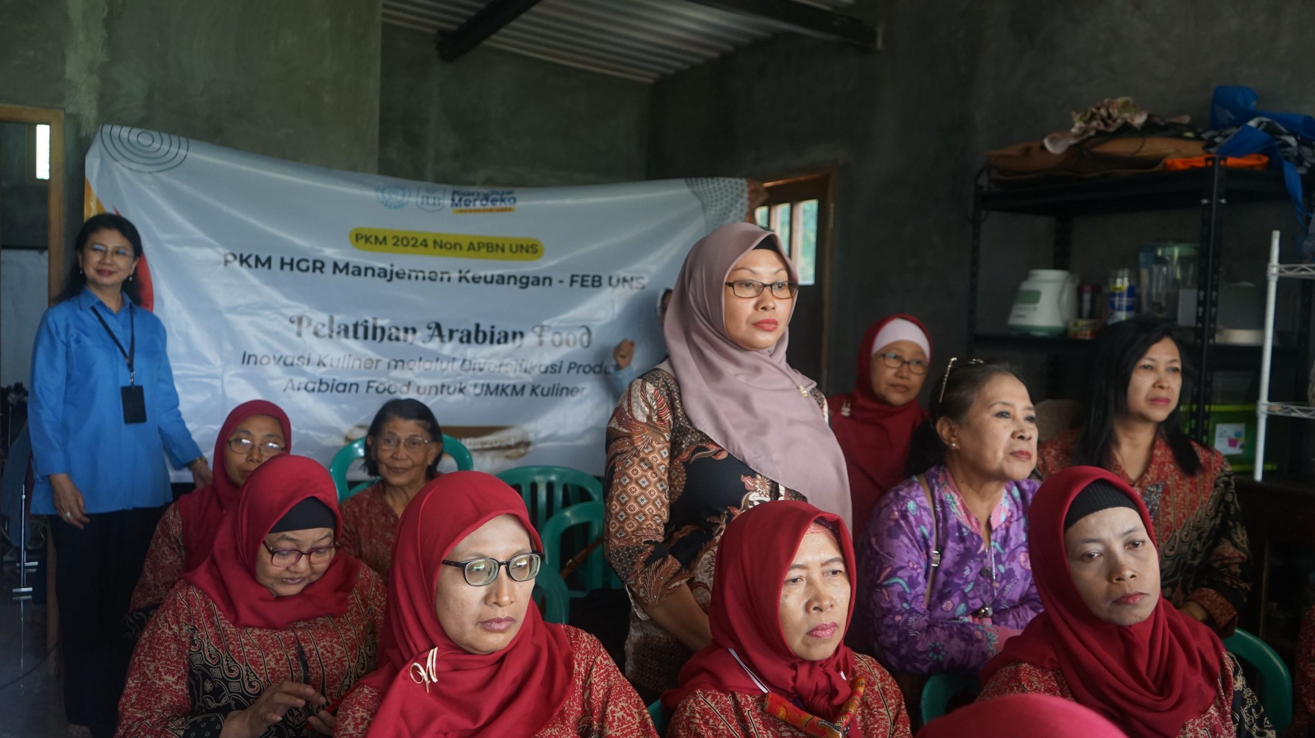 Tim Pengabdian Masyarakat FEB UNS Kenalkan Arabian Food kepada UMKM di Kota Barat