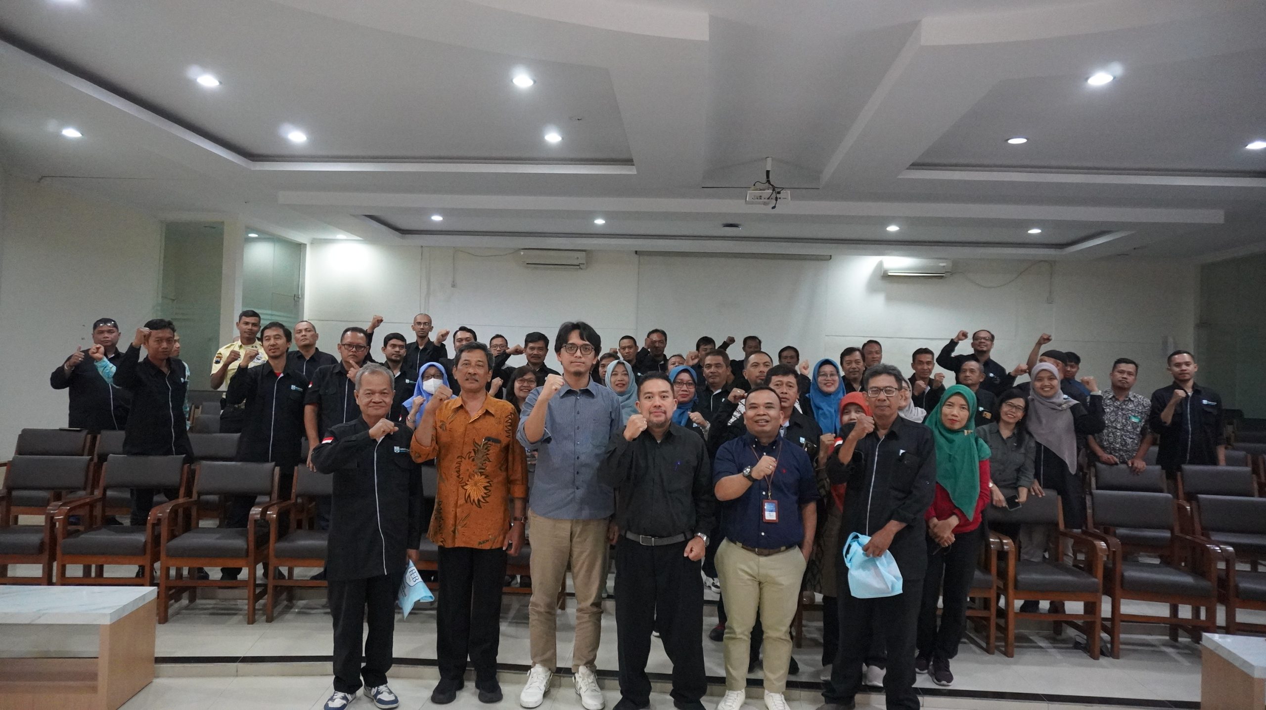 Ramah Tamah Dekanat dan Tendik FEB UNS: Menyamakan Persepsi untuk Maju Bersama