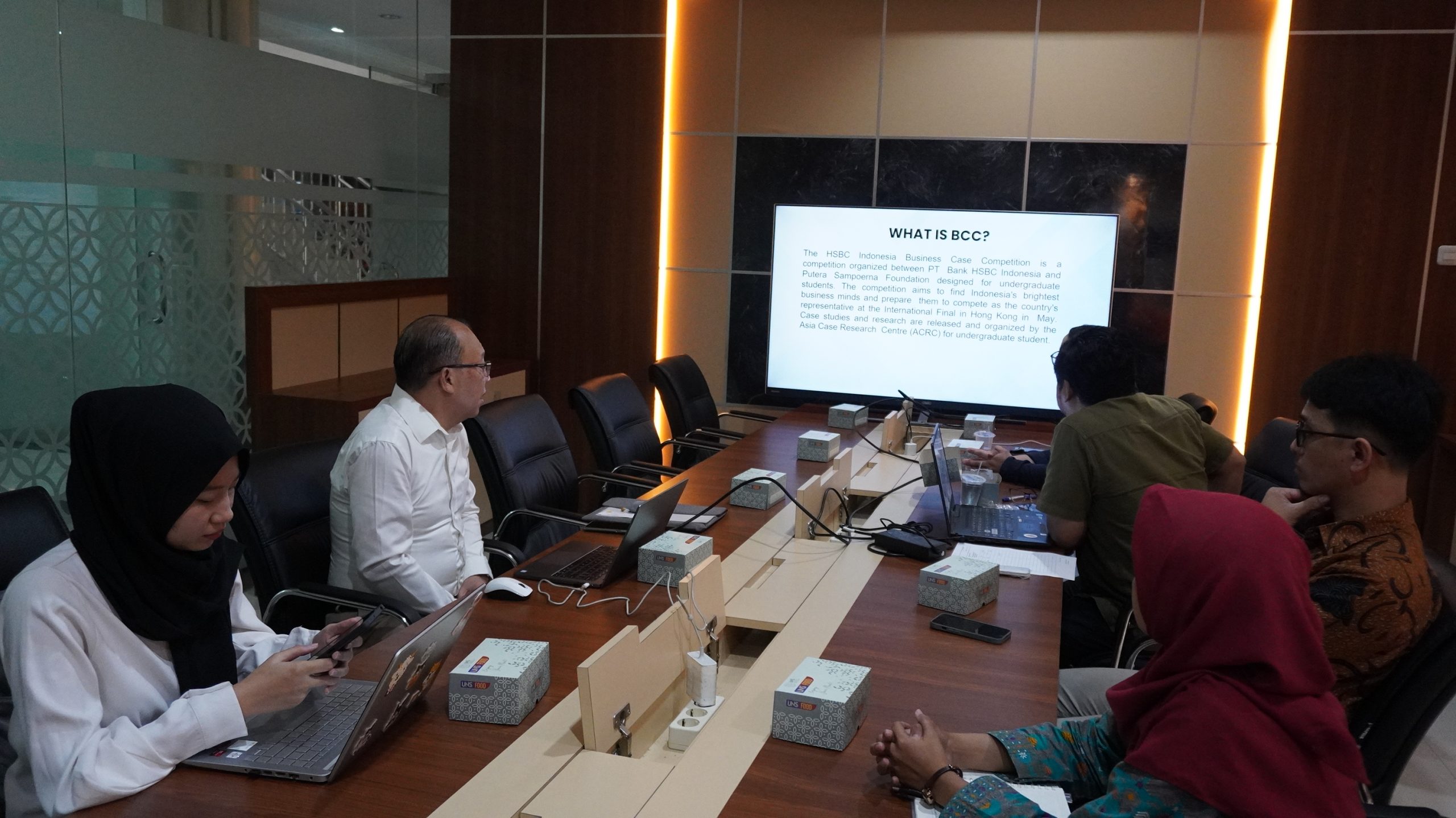 FEB UNS Menerima Kunjungan PT Bank HSBC Indonesia dan Putera Sampoerna Foundation, Sosialisasikan Program HSBC Indonesia Business Case Competition 2025
