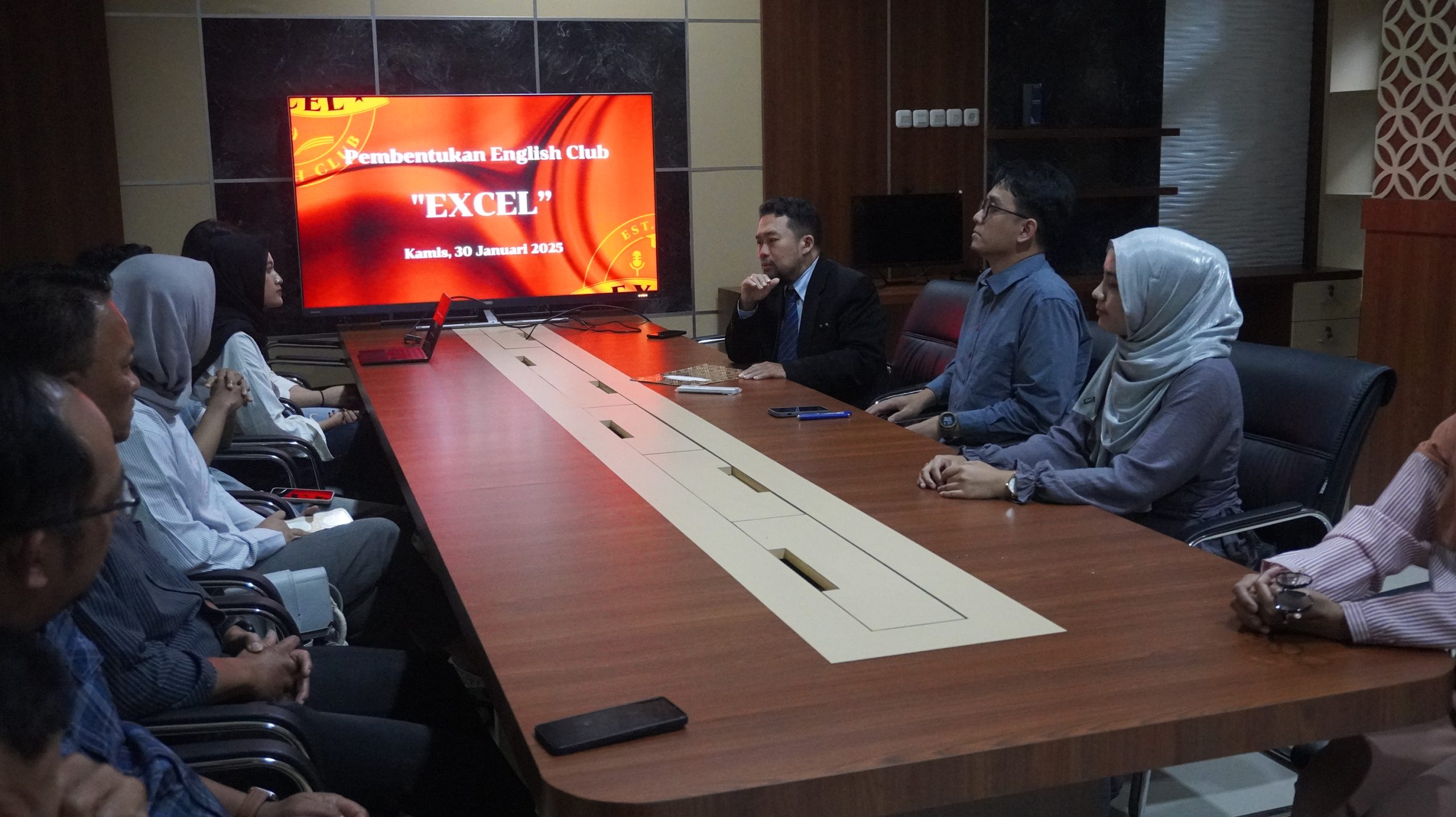 FEB UNS Bentuk Organisasi Kemahasiswaan English Club “Excel”