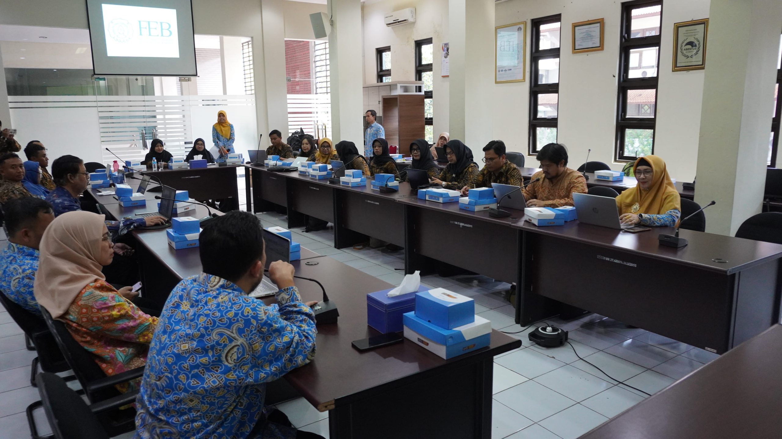 FEB UNS Menerima Kunjungan Benchmarking Gugus Penjaminan Mutu FE UNTIDAR