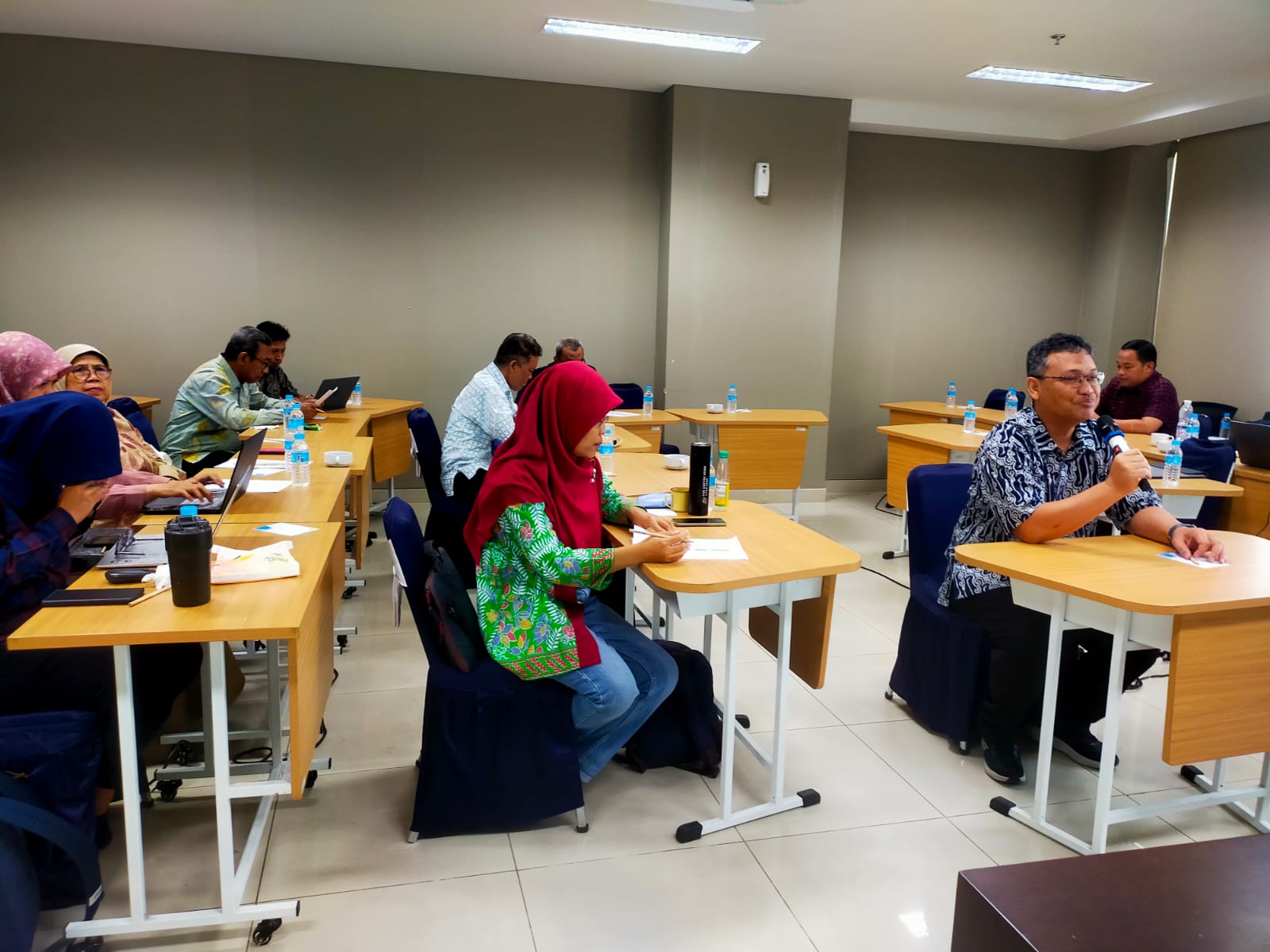 Prodi S1 Akuntansi FEB UNS Gelar FGD Review Kurikulum