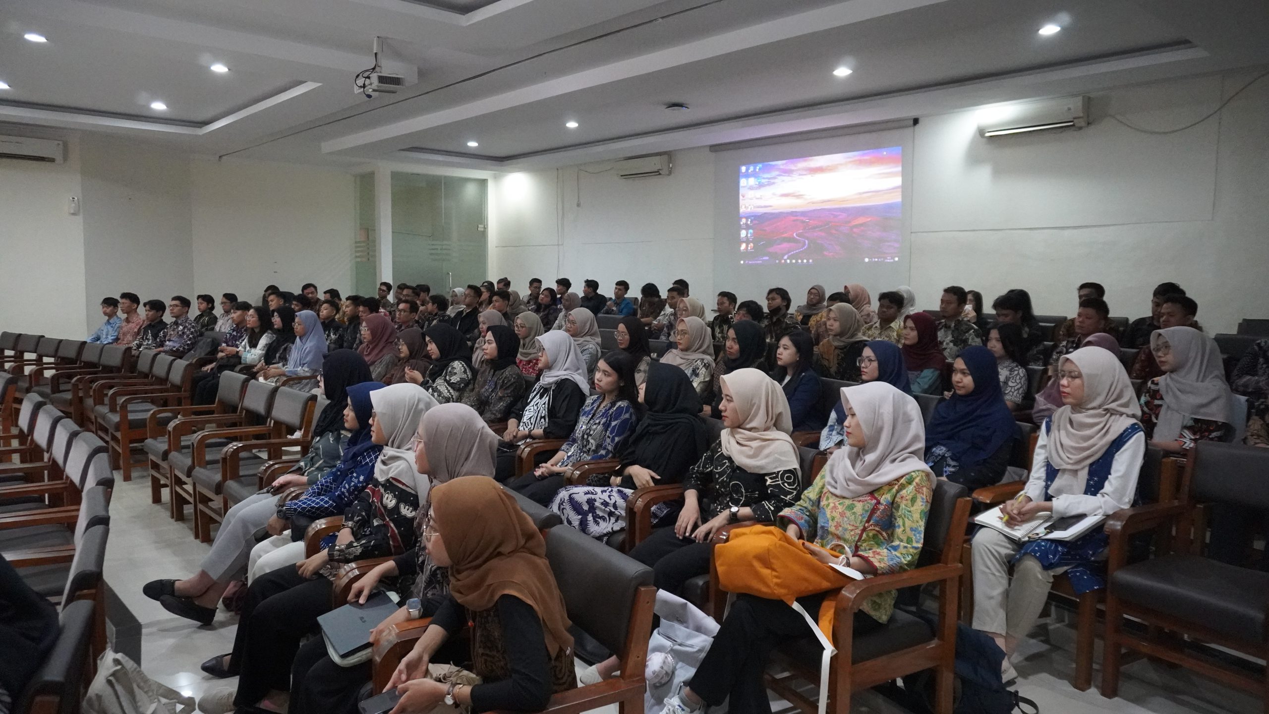 Accounting Study Program FEB UNS Holds Academic Orientation for BPKP–UNS Joint Class