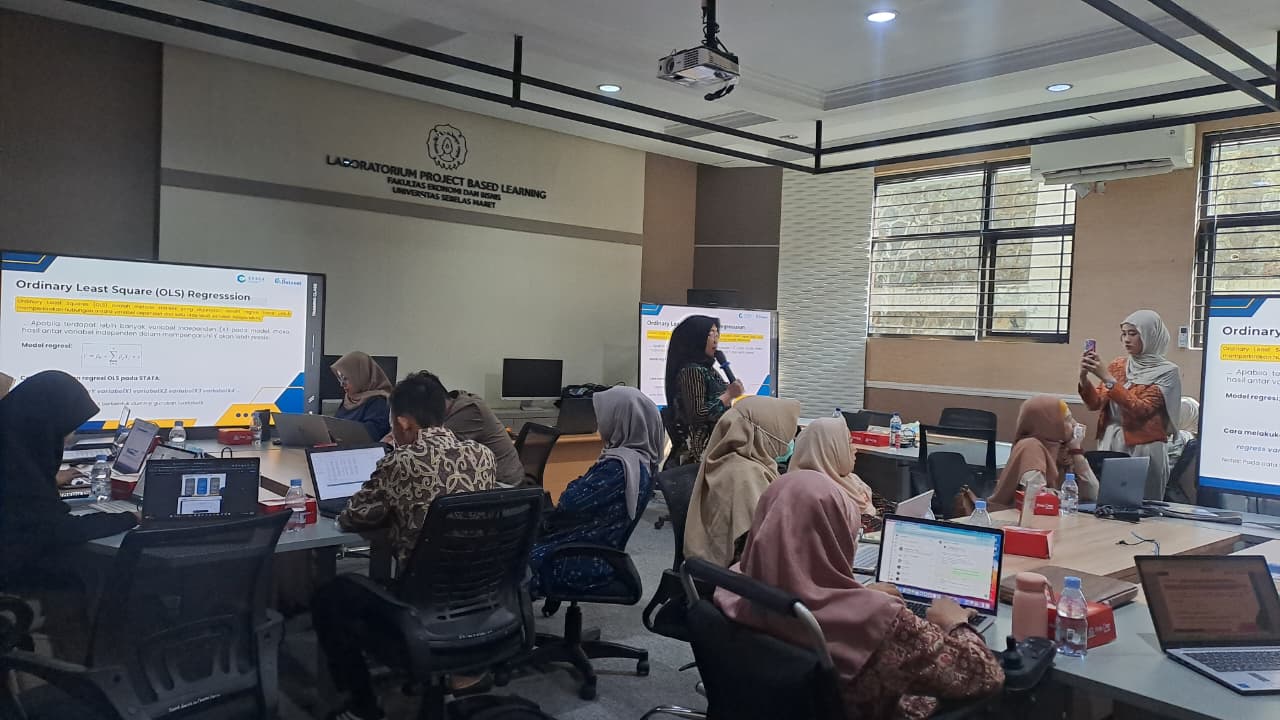 Program Studi S1 Akuntansi UNS Jalin Kerja Sama dengan Center for Economic, Social, and Governance Studies (CESGS) Universitas Airlangga Selenggarakan Stata Training Class