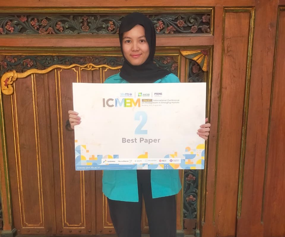 Mahasiswa FEB UNS Raih 2nd Best Paper di Conference International – ICMEM 2025 di Bandung