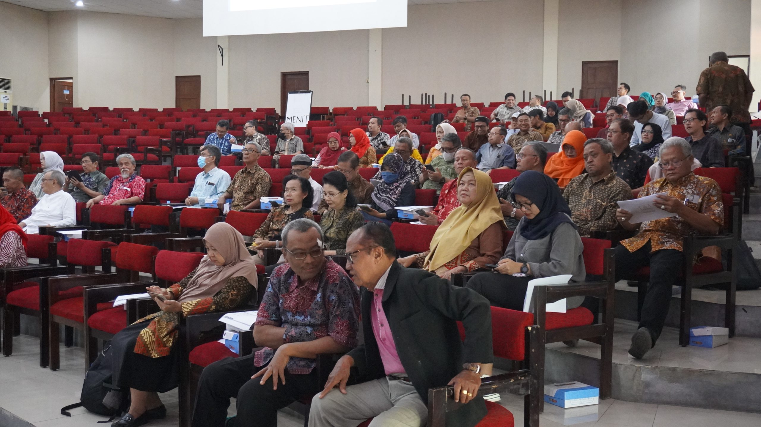 Rapat Dewan Dosen FEB UNS: Persiapan dan Evaluasi Pembelajaran Semester 2025 A