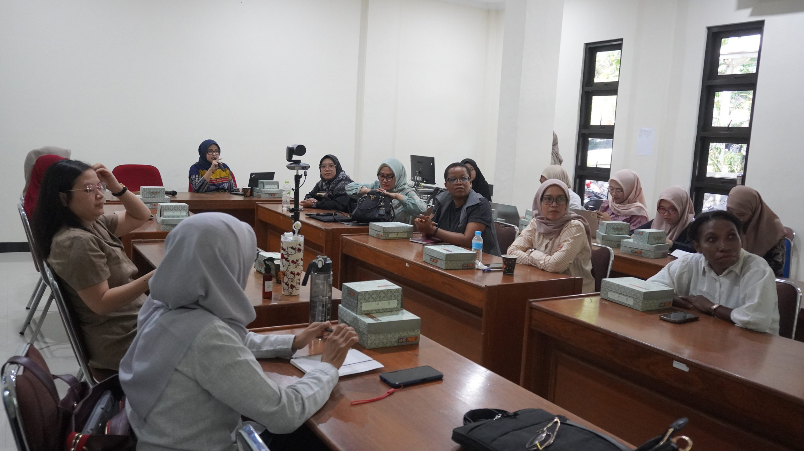 Working Paper Forum FEB UNS: Peraih Juara 3 EMERALD/CEEMAN Case Writing Competition Berbagi Menulis Studi Kasus Bisnis