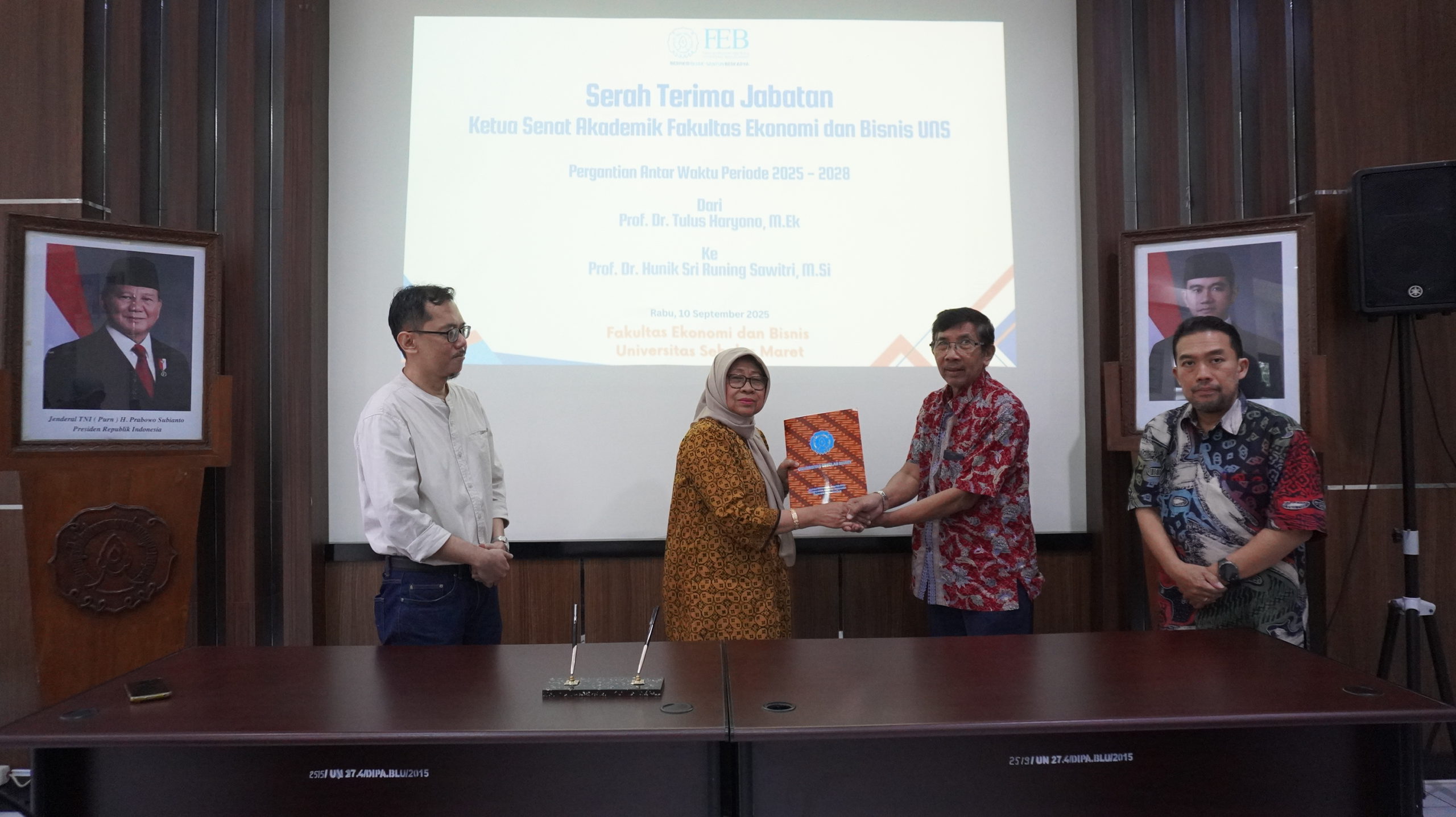 Serah Terima Jabatan Ketua Senat Akademik FEB UNS: Estafet Kepemimpinan dari Prof. Tulus ke Prof. Hunik