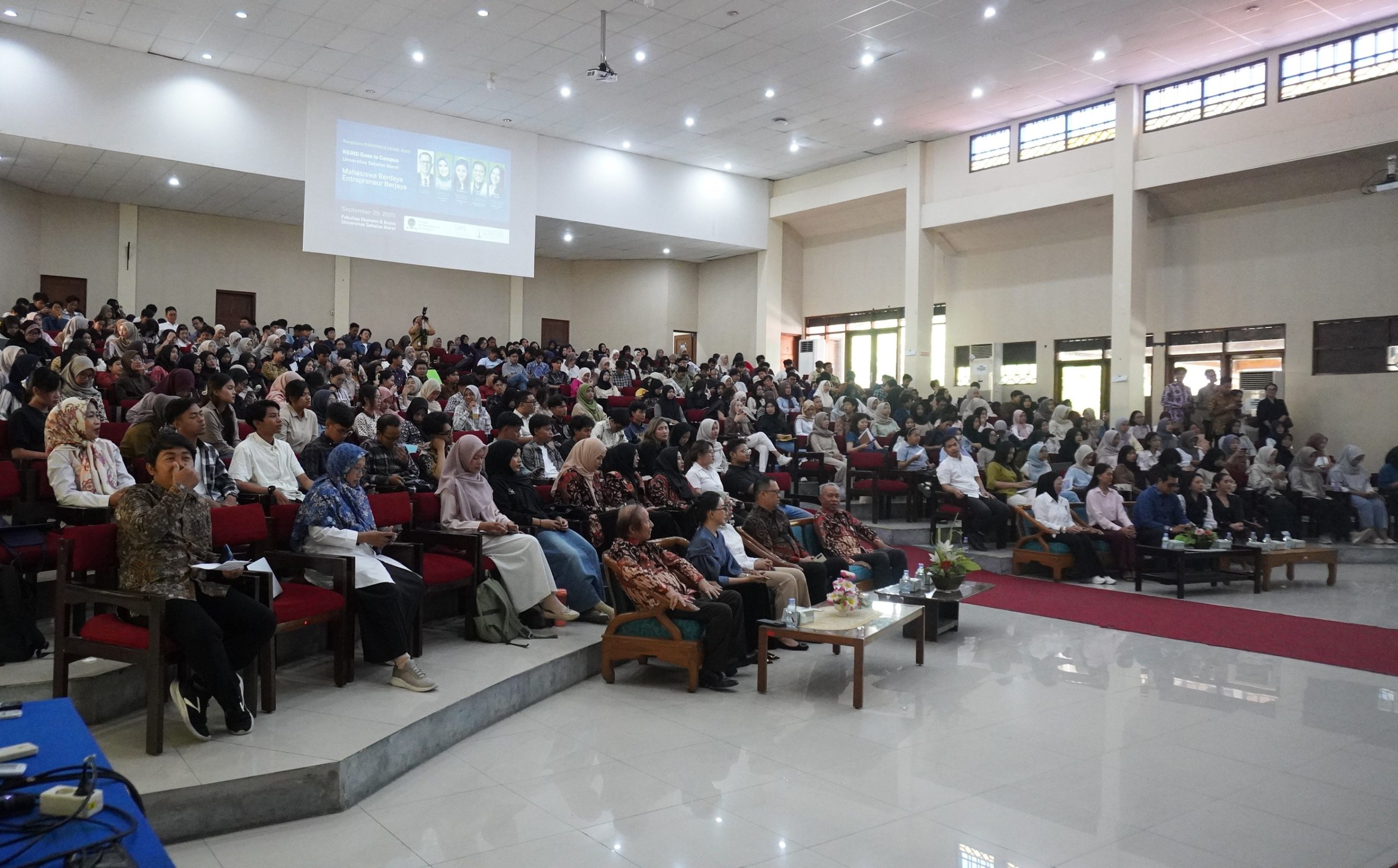 Mahasiswa Berdaya, Entrepreneur Berjaya: Talkshow Inspiratif, Kolaborasi Laboratorium Kewirausahaan FEB UNS bersama Kamar Entrepreneur Indonesia