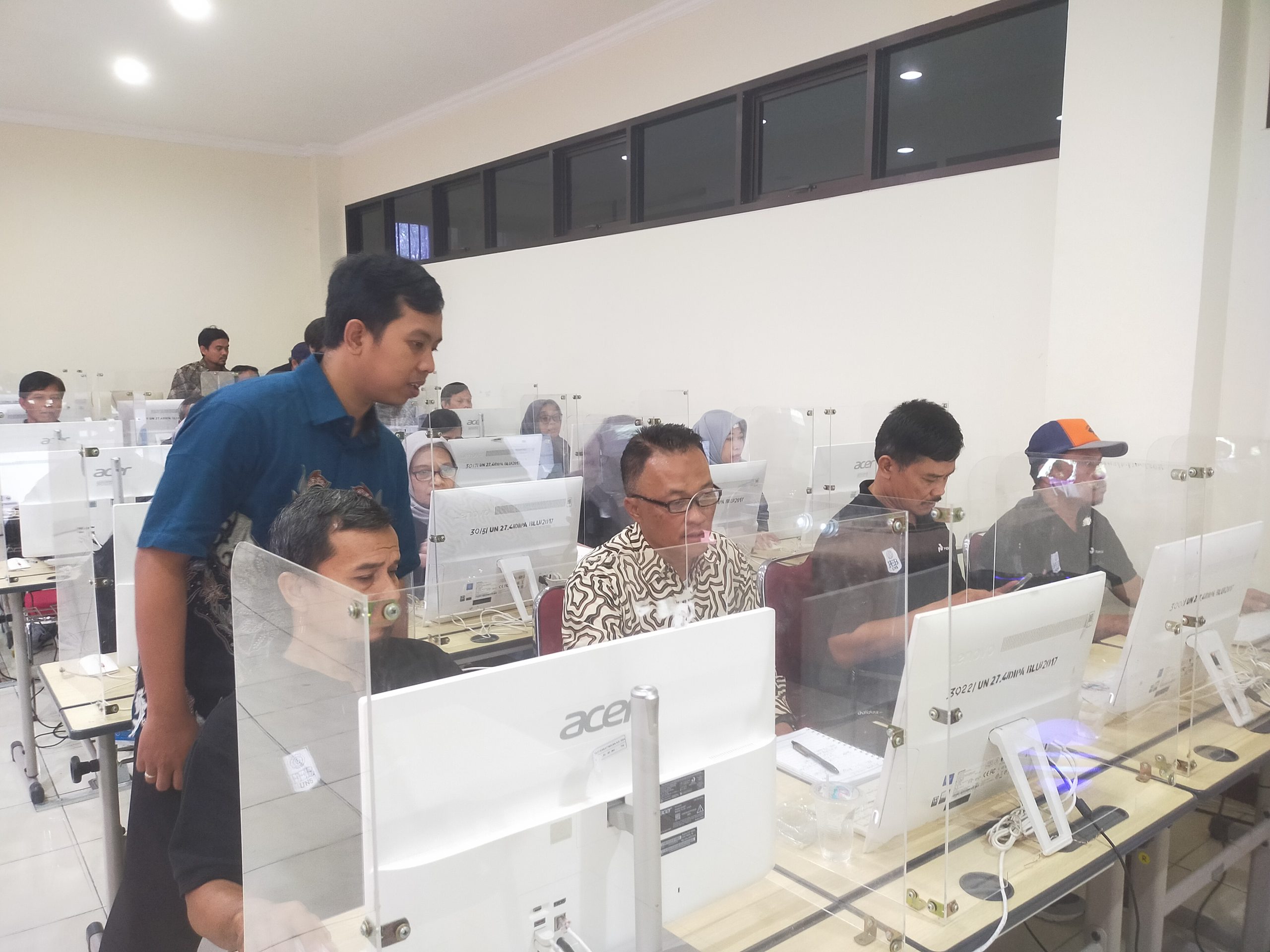 FEB UNS Organizes Digisign Training to Enhance Academic Support Staff Competence in Digital Administration