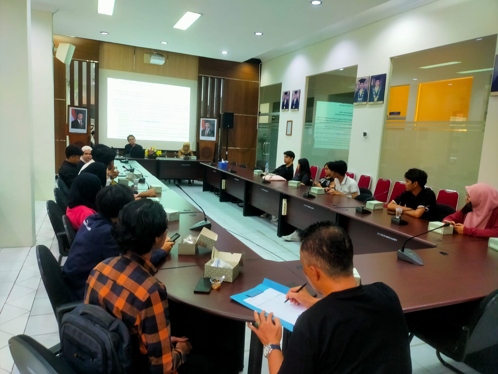 Forum Diskusi Pimpinan Ormawa FEB UNS Bahas Reorganisasi dan Penguatan Tata Kelola UKM