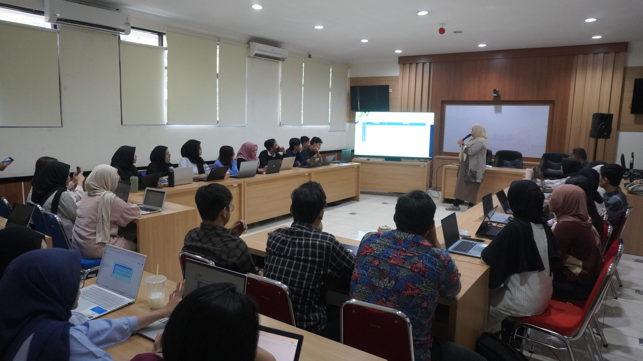FEB UNS Selenggarakan Pelatihan dan Sertifikasi Digital Marketing BNSP: Wujudkan Lulusan Siap Kerja dan Kompeten di Era Digital