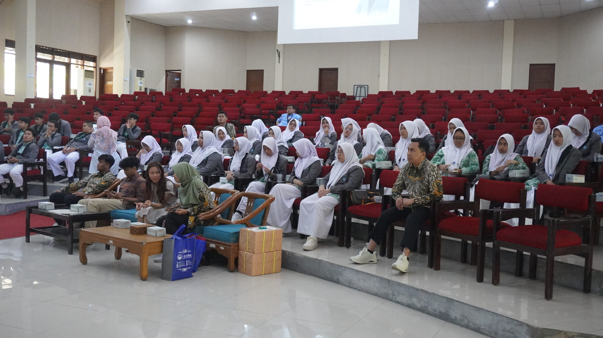 FEB UNS Welcomes a Visit from Al Azhar 15 Islamic Senior High School Semarang