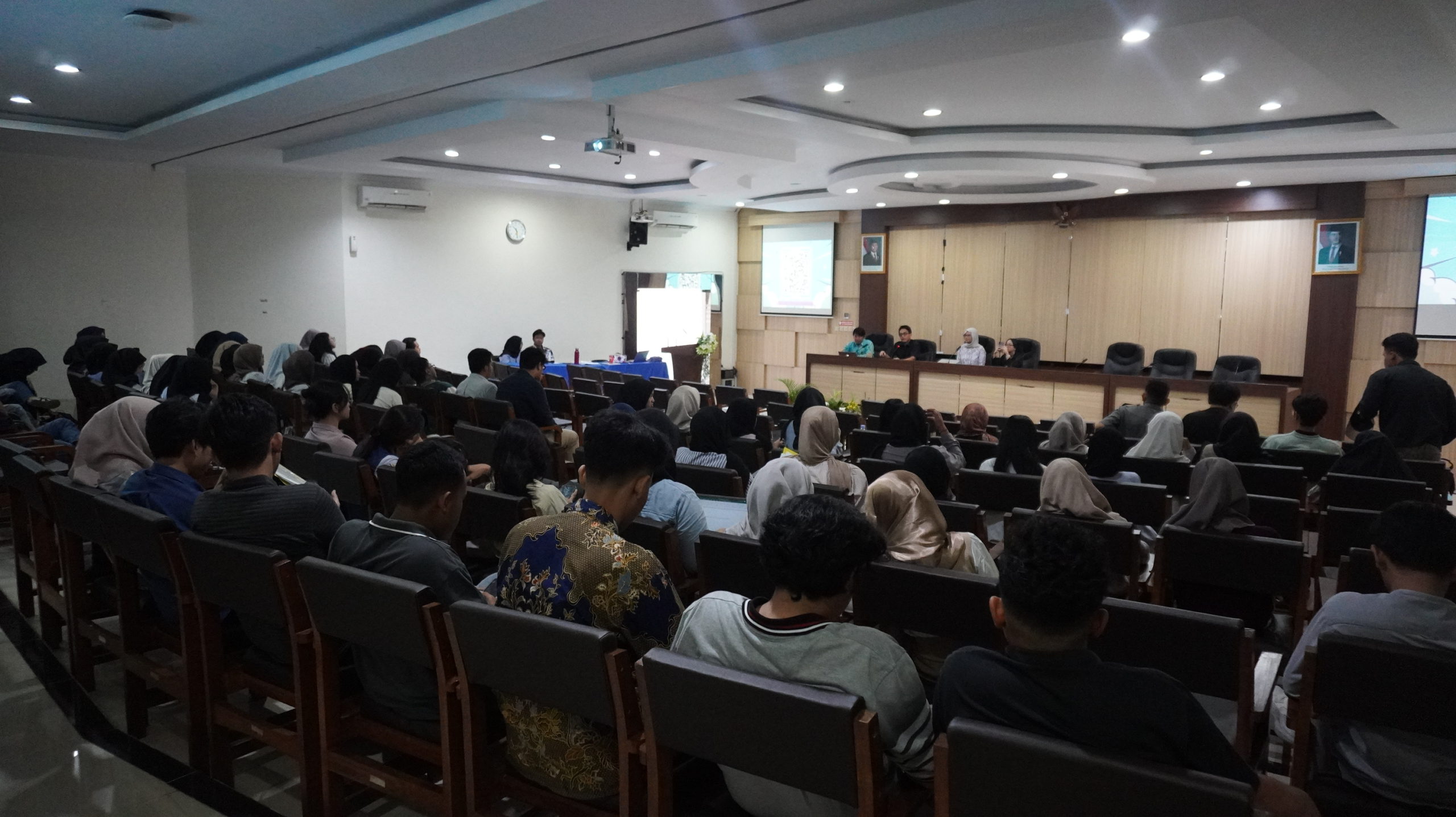 Laboratorium Kewirausahaan FEB UNS Selenggarakan bluChamp 2025: Bangun Personal Branding dan Literasi Keuangan Mahasiswa