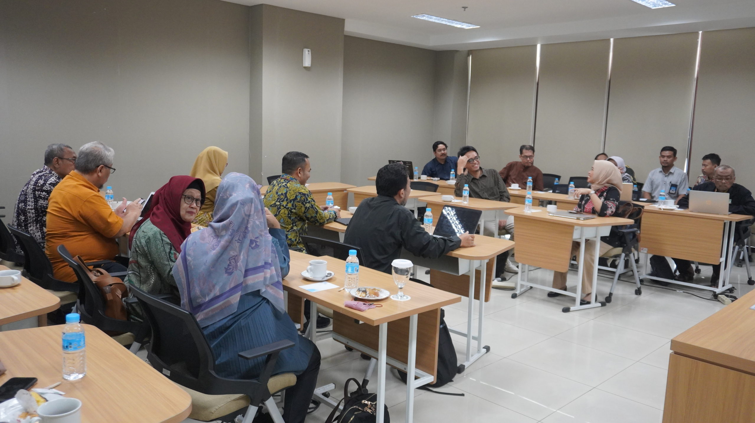 Senat Akademik FEB UNS Bahas Renstra, SOTK, dan Usulan Prodi Baru