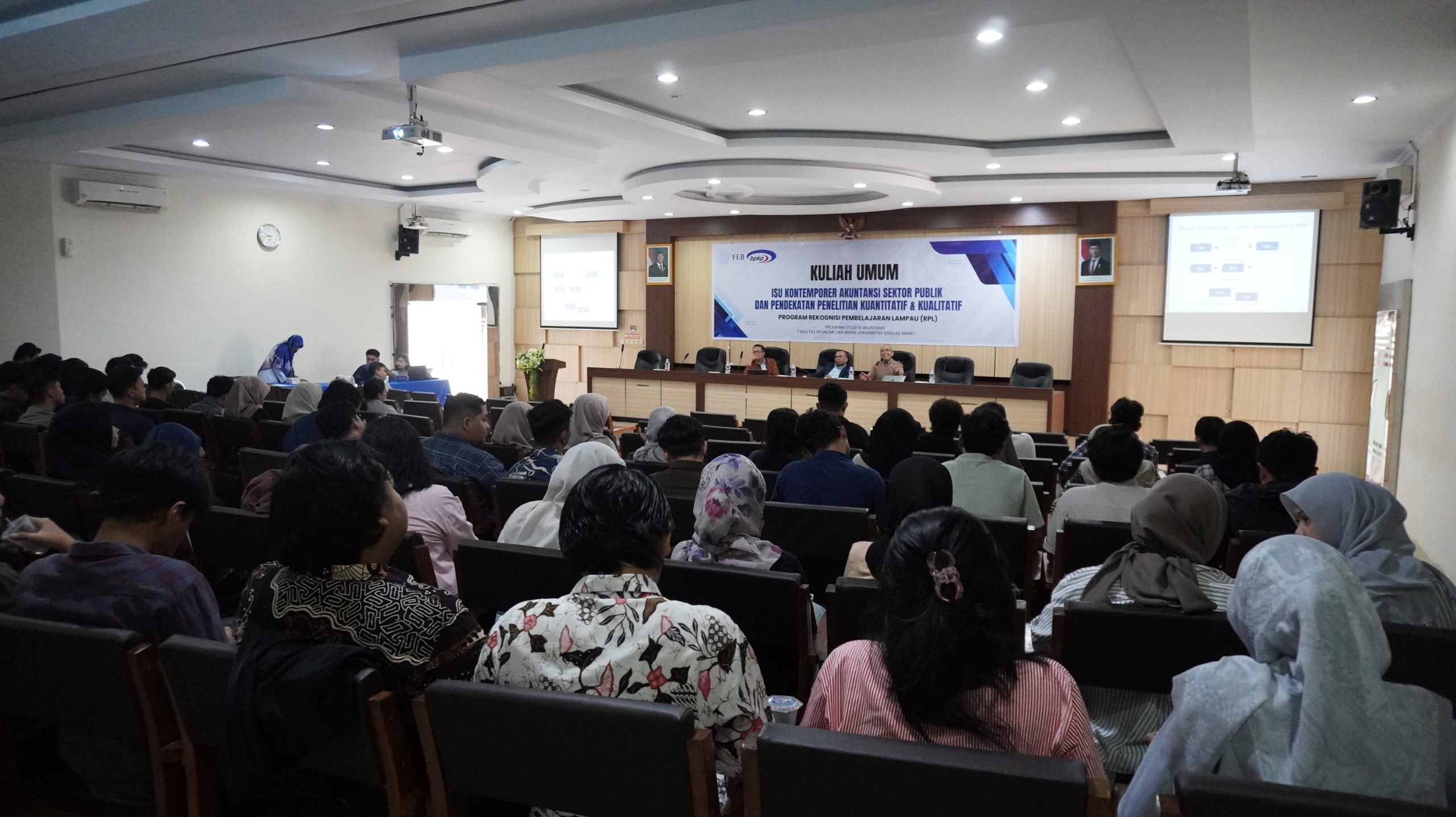 Kuliah Umum Akuntansi Publik, Diskusikan Isu Kontemporer dan Pendekatan Mixed Methods dalam Riset
