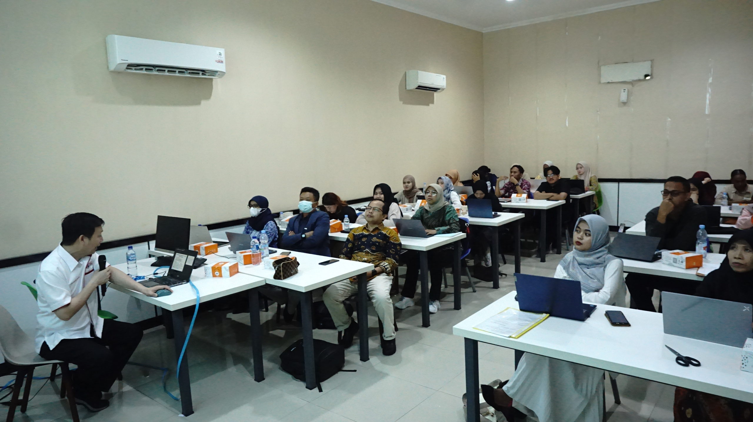 Analisis Spasial Dalam Ekonometri: FEB UNS Hadirkan Prof. Siong Hook Law