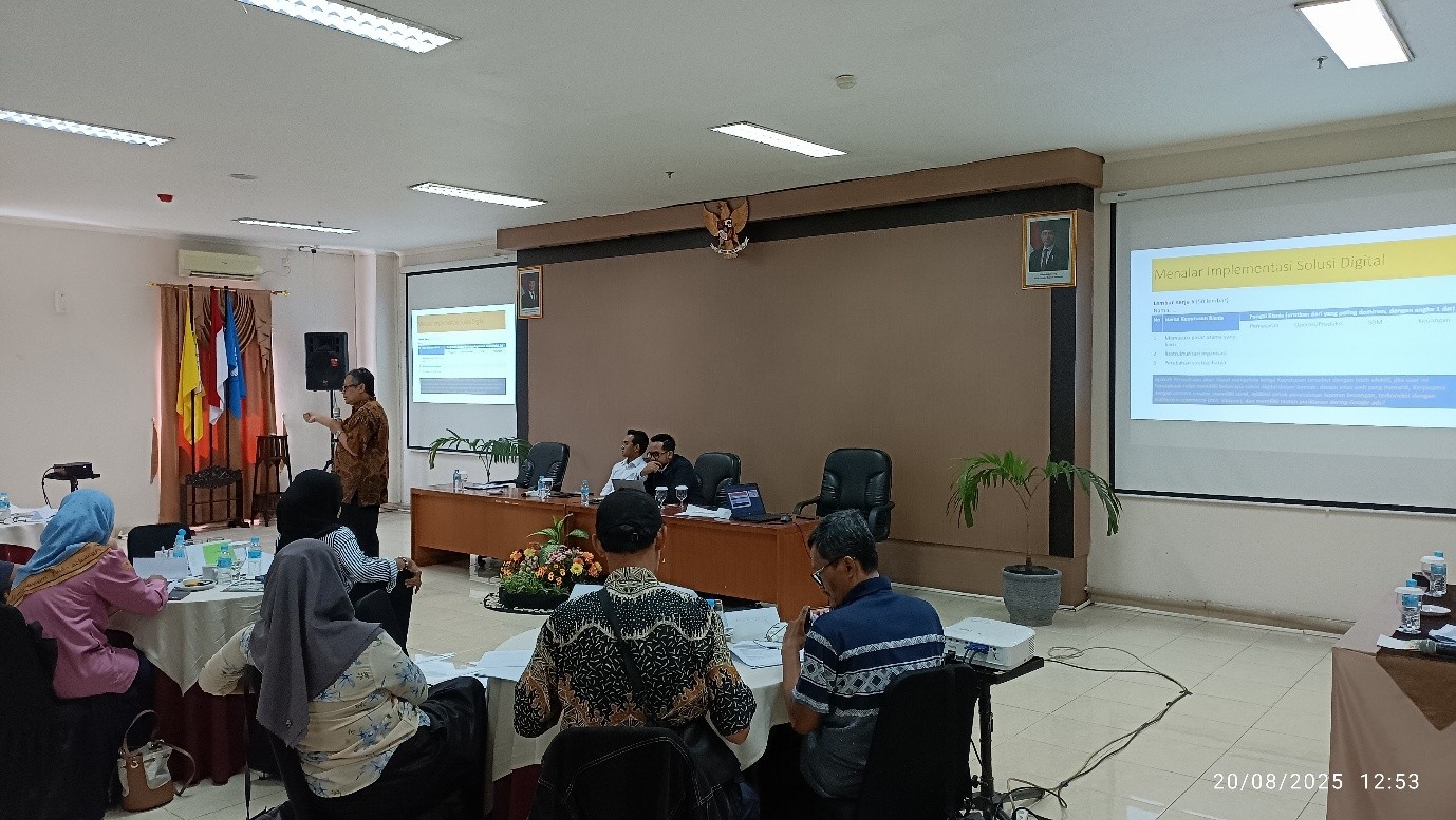 Management Study Program Lecturers FEB UNS and KADIN Surakarta Organizes Community Engagement Program