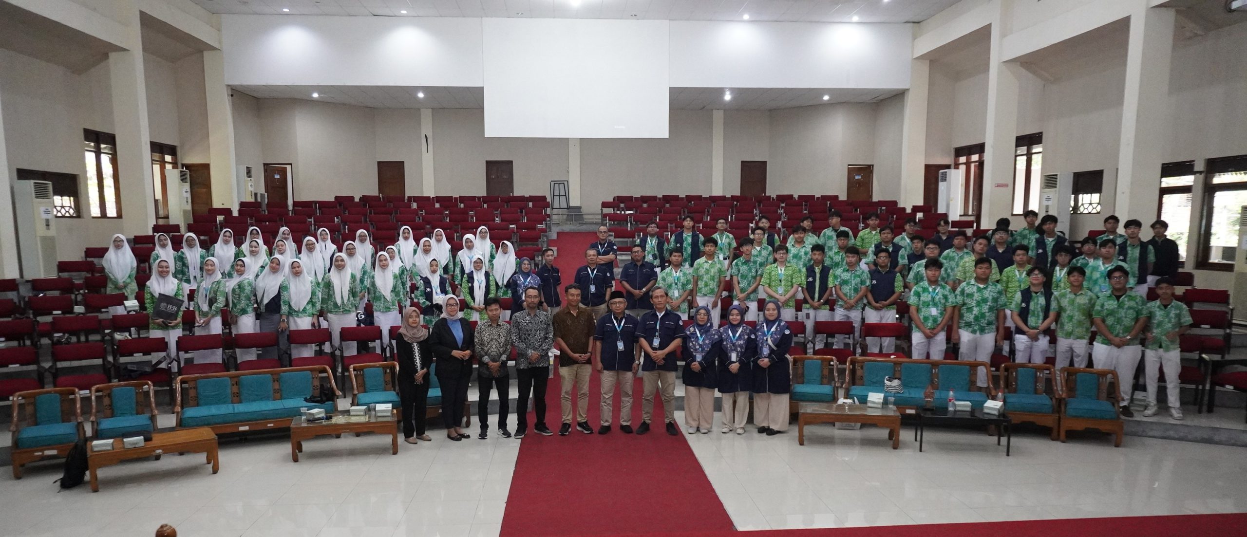 FEB UNS Terima Kunjungan Siswa SMA Islam Al Azhar 3 Jakarta