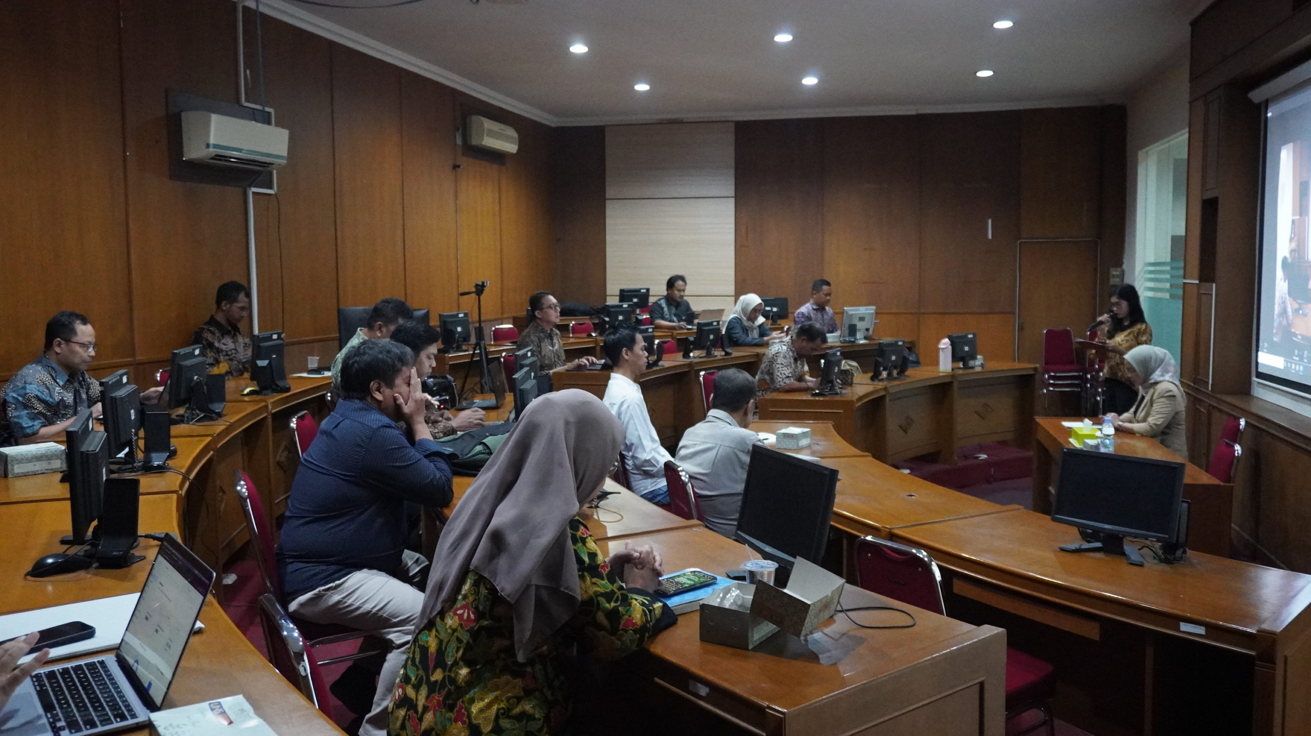 Prodi MESP FEB UNS Review Kurikulum, Perkuat Pembelajaran Berbasis Data dan Tantangan Pembangunan