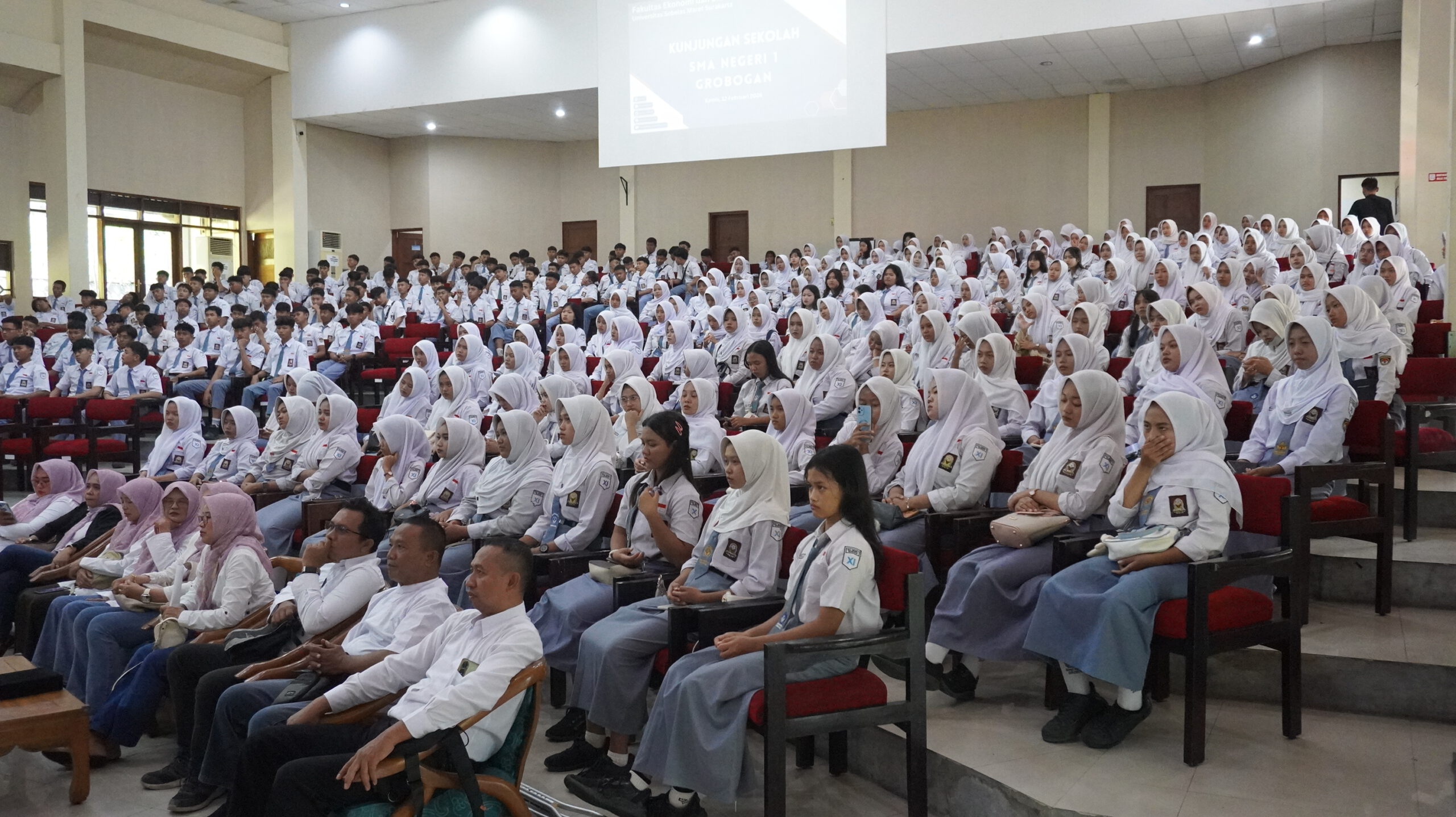 Kunjungan Studi SMAN 1 Grobogan ke FEB UNS: Fokus pada Pendidikan Berkualitas dan Beretika