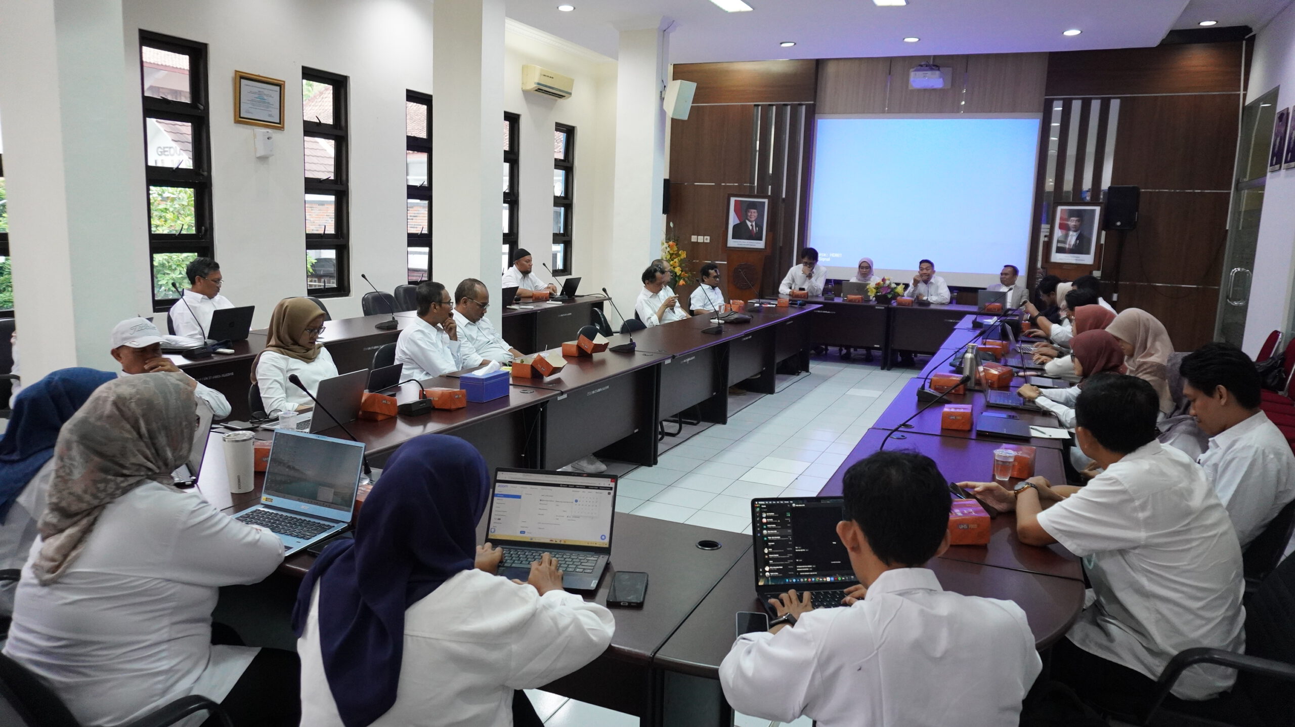 Akselerasi Kapasitas Akademik: FEB UNS Dorong Dosen Muda Raih Beasiswa Internasional dan Jaga Independensi Studi
