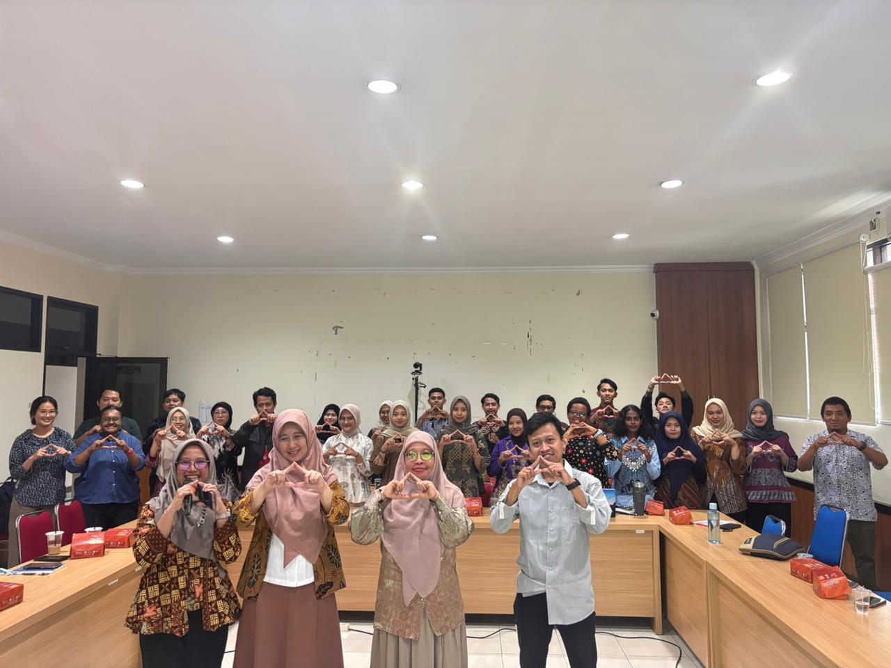 Mempersiapkan Akuntan Masa Depan: Magister Akuntansi FEB UNS Gelar Orientasi Mahasiswa Baru dan Guest Lecture